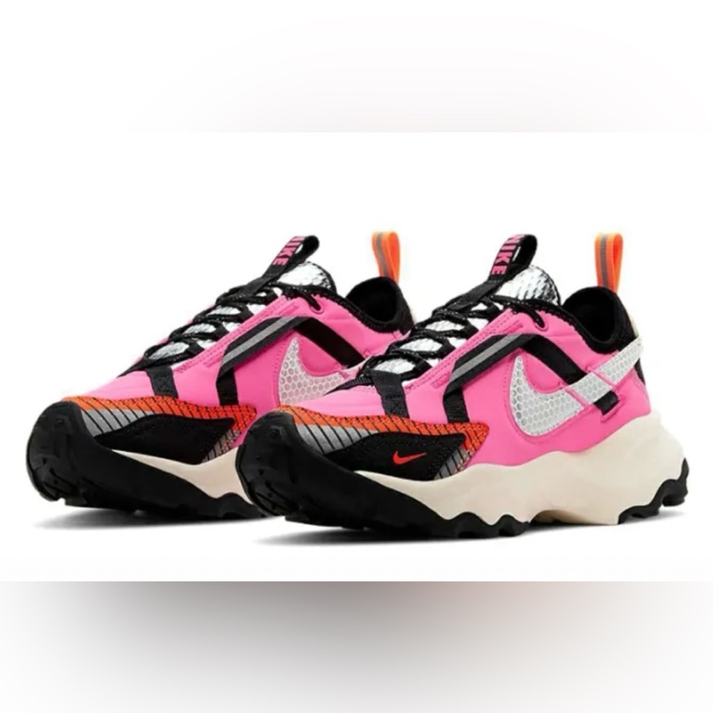 Nike Womens Chuncky Sneaker
Style: TC 7900 LX 
Color: 'Pink Blast'
Size: 8